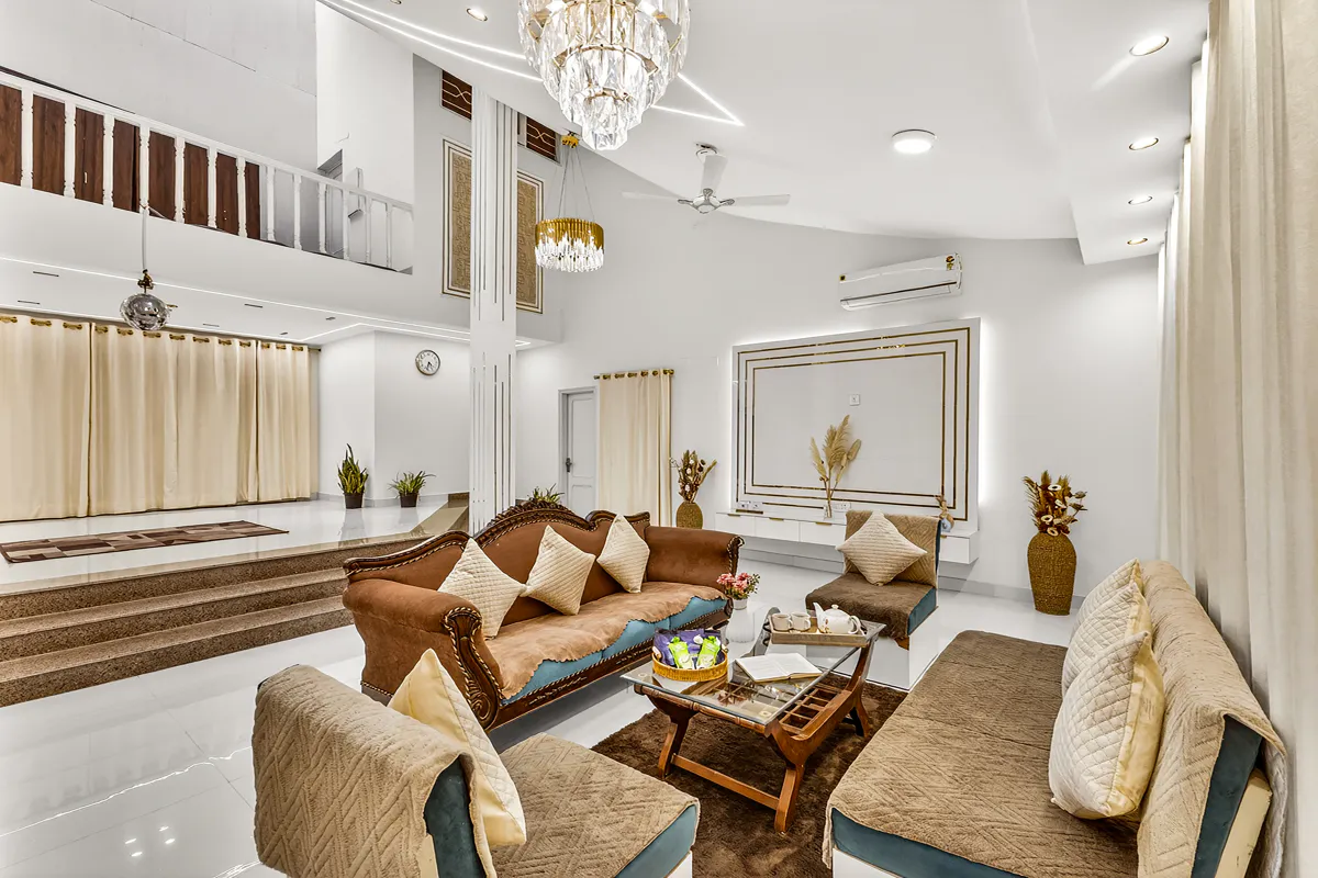 Crystal Farms — Grand Living Area
